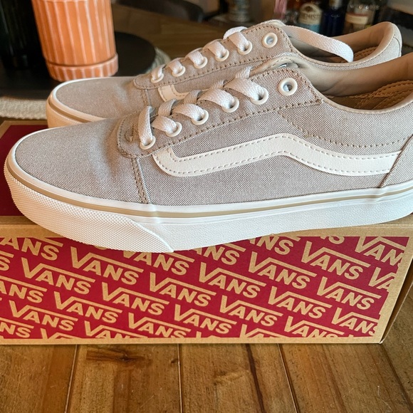 Vans- Women Taupe Ward 7.5 - Picture 4 of 5